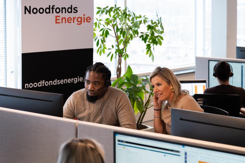 Koningin Máxima bezoekt klantcontactcentrum Tijdelijk Noodfonds Energie